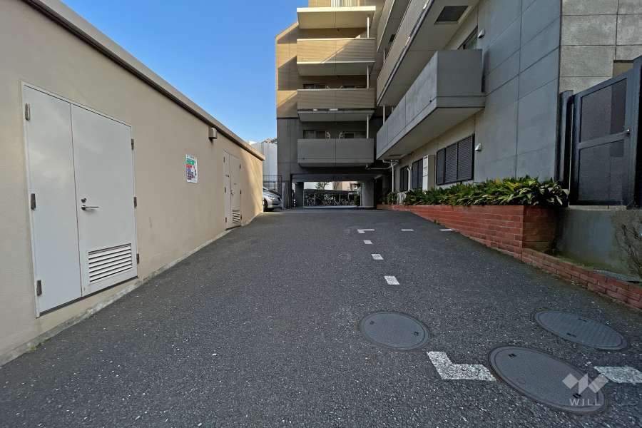 駐車場出入り口