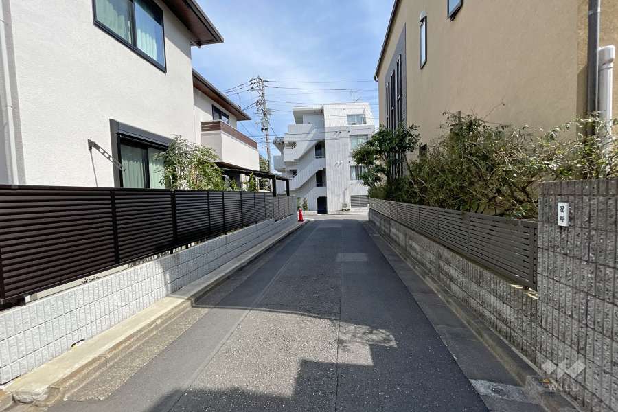 敷地南側の前面道路