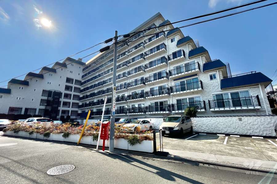 秀和恵比寿レジデンスの外観(東側から）