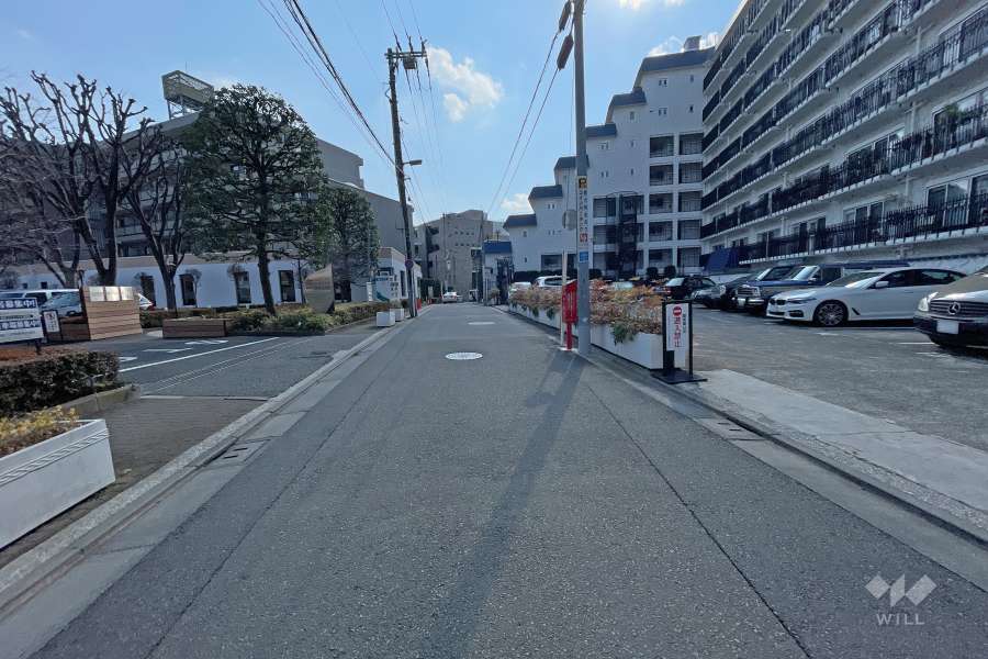 敷地東側の前面道路