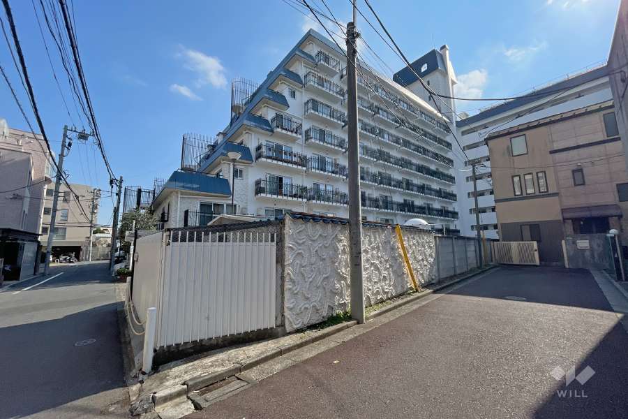 秀和恵比寿レジデンスの外観(北側から）