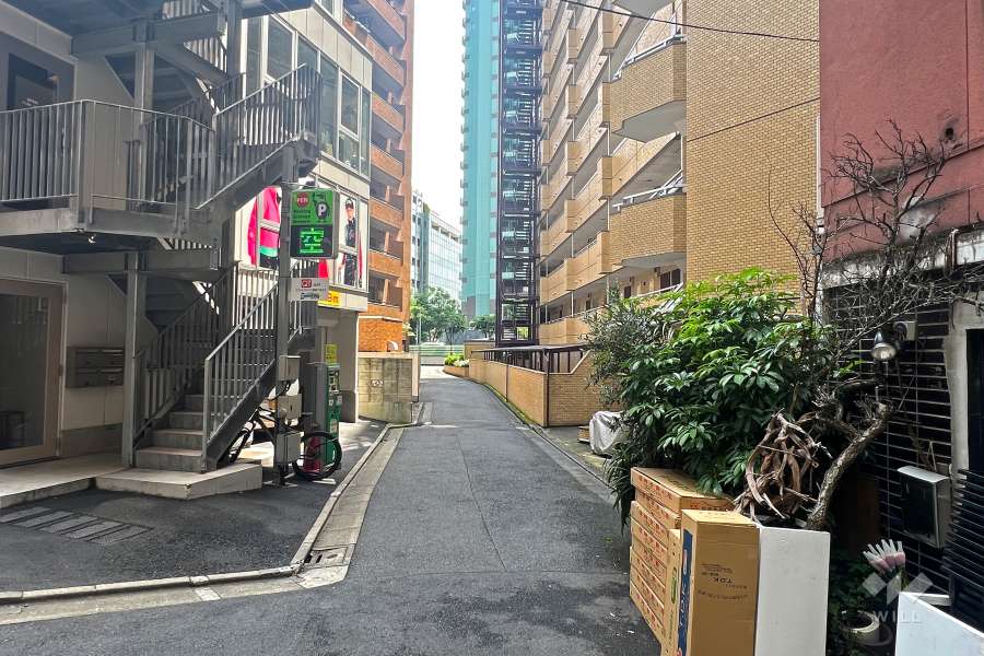 敷地北側の前面道路