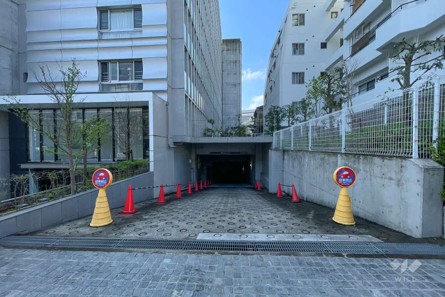 地下駐車場の出入り口