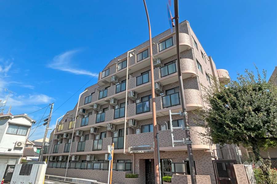 ライオンズマンション都立大学第２の外観（南側から）