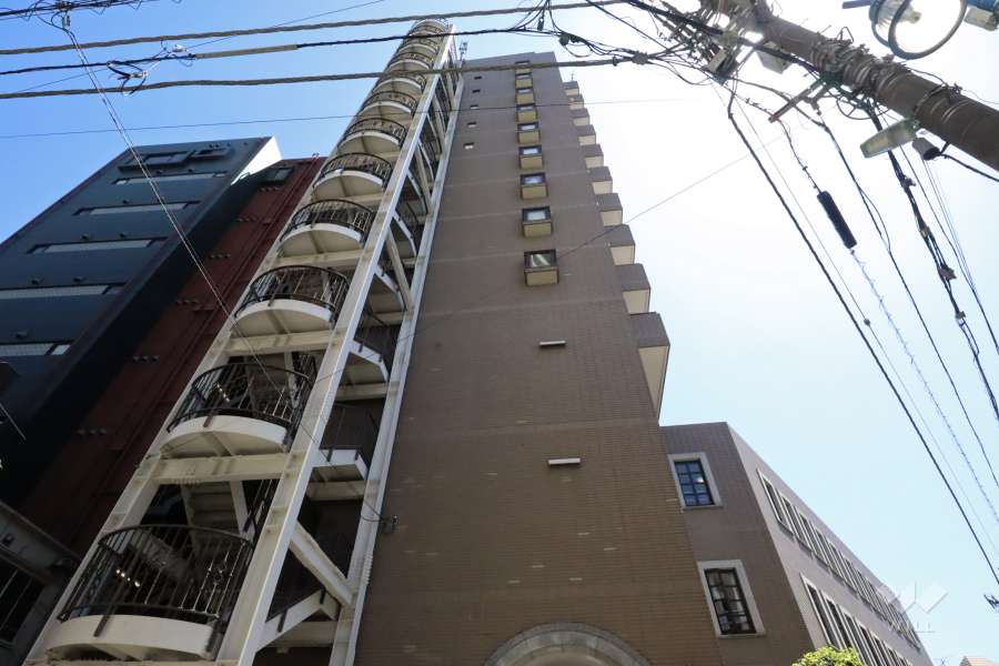 サンサーラ東山の外観(南西側から)