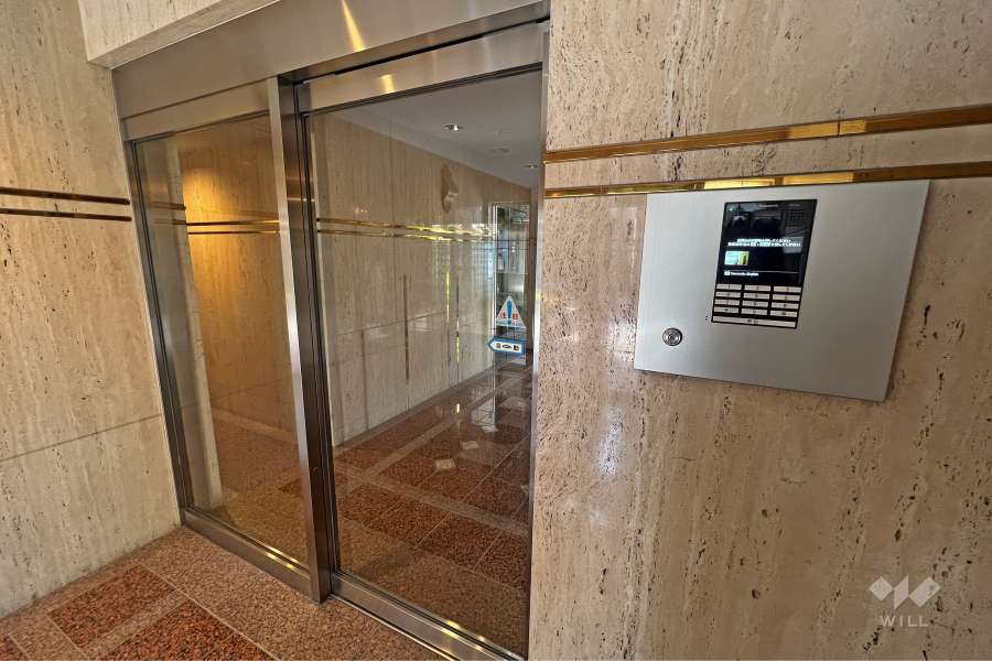 エントランスはオートロック付きです。