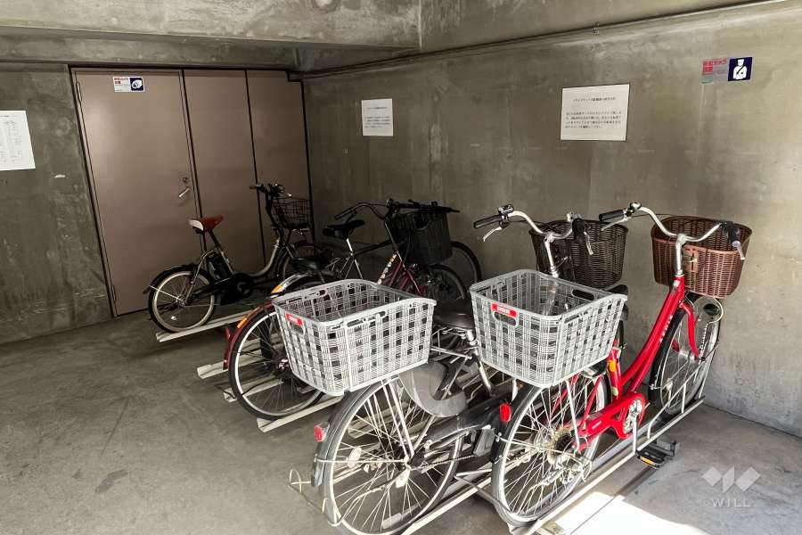屋内に設けられた駐輪場