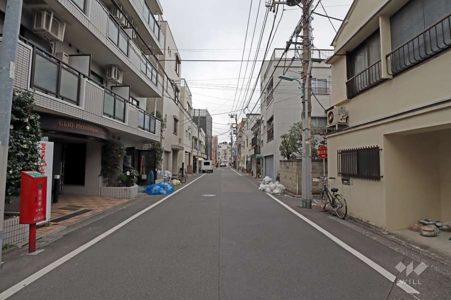 敷地北側の前面道路