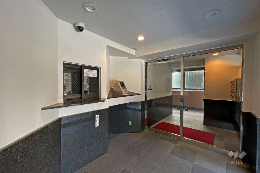 エントランスはオートロック付きです。