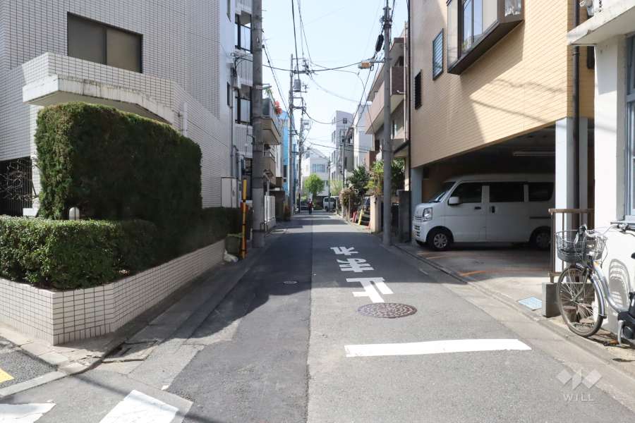 敷地北東側の前面道路