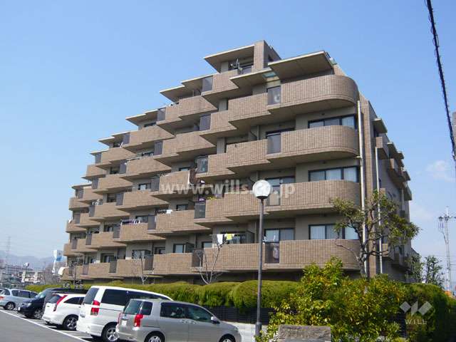 東急ドエルアルス伊丹の外観（南東側から）