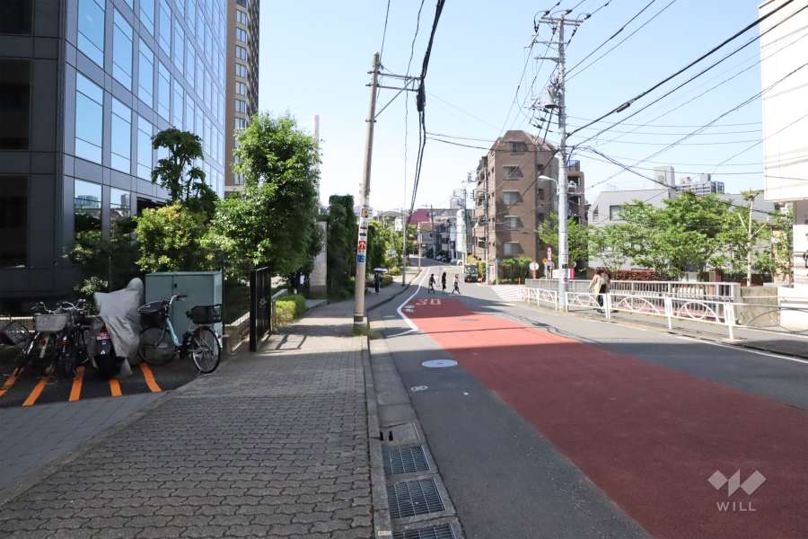 敷地北東側の前面道路