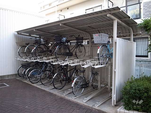 屋根付きの駐輪場