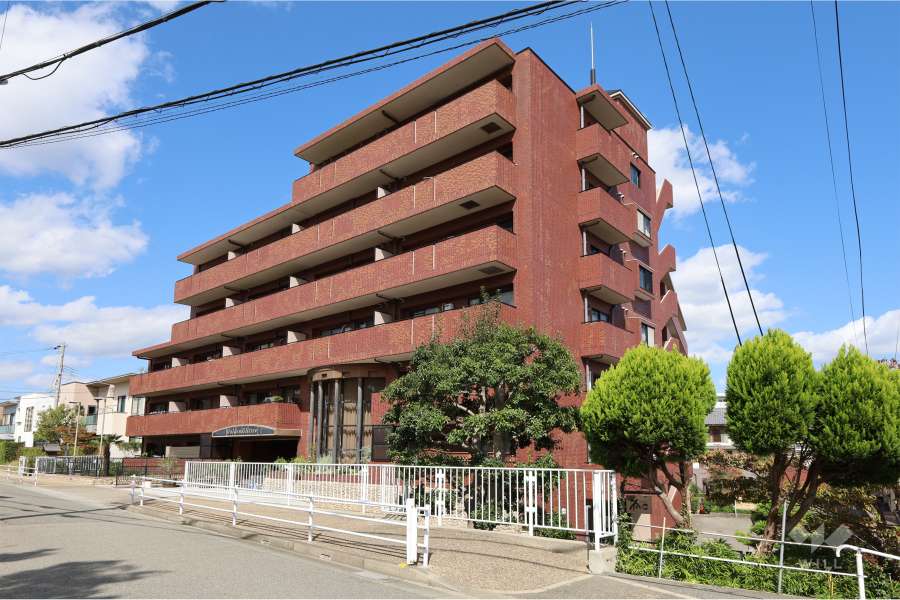 ゴールデングリタ宝塚の外観（南東側から）