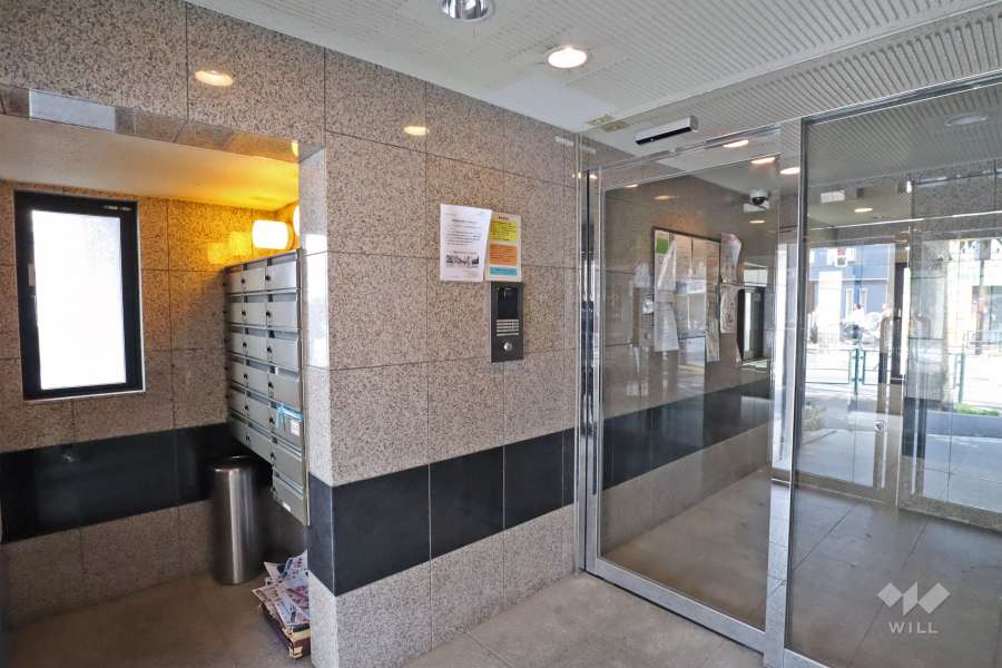 エントランスはオートロック付きです。