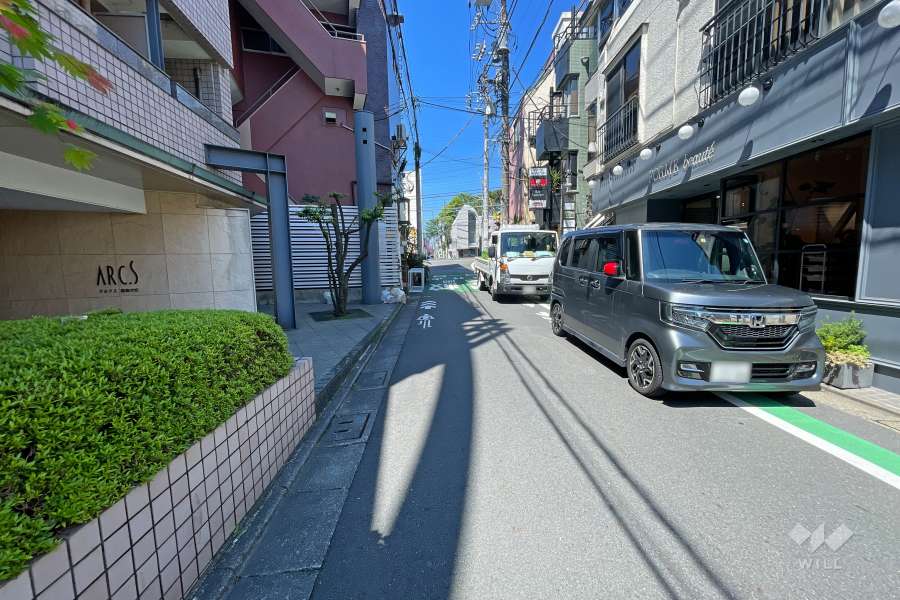 敷地北側の前面道路