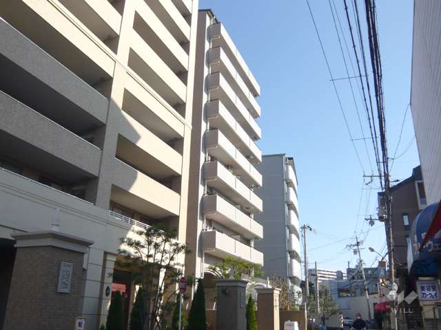 アザーレ伊丹ファミールの外観（南西側から）