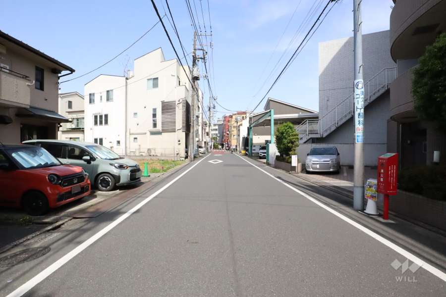 敷地北側の前面道路(西側から)