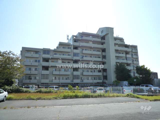 伊丹大野パークホームズの外観（北側から）　建物はスキップフロア構造です。