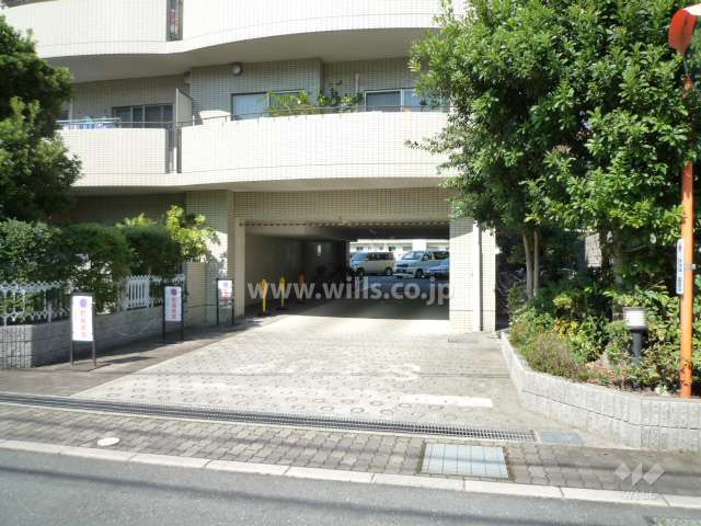 駐車場出入り口