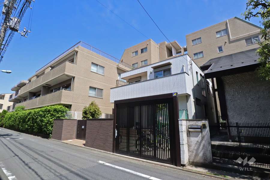 ランドステージ祐天寺の外観（南西側から）
