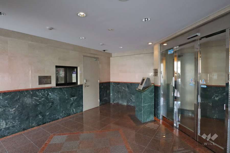 エントランスはオートロック付きです。