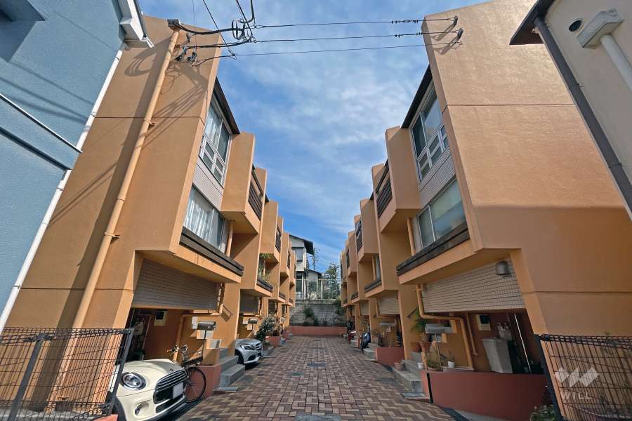 ＡＣＴＴＡＳ−Ｔの外観（西側から）
南側がA棟、北側がB棟です。