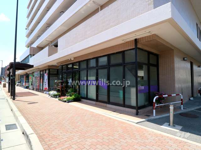 1階部分は店舗になっています。