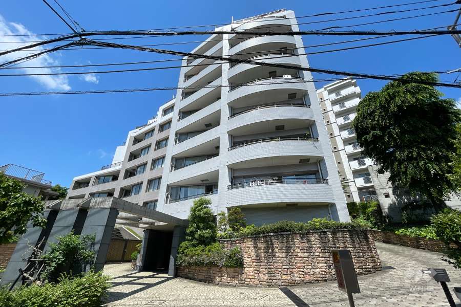 駒場パークホームズの外観（南西側から）