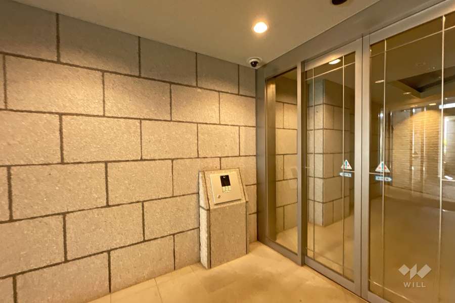 エントランスはオートロック付きです。