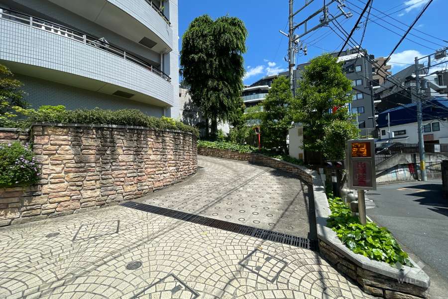 敷地内駐車場の出入り口