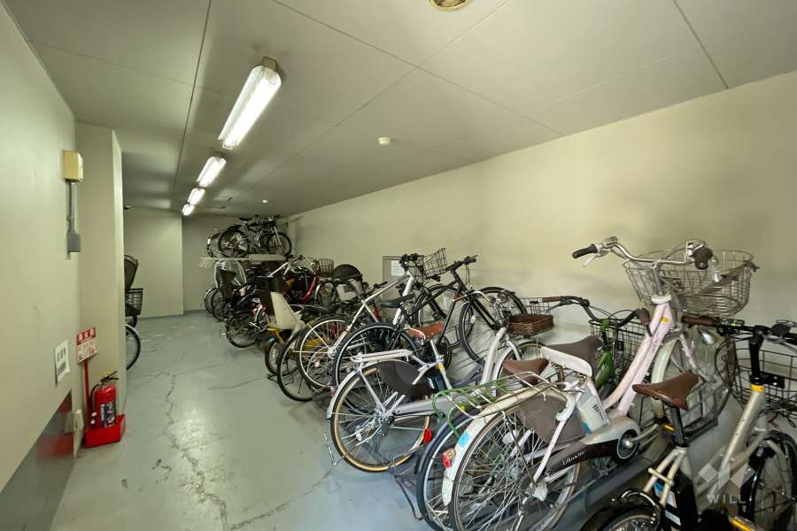 屋内に設けられた駐輪場