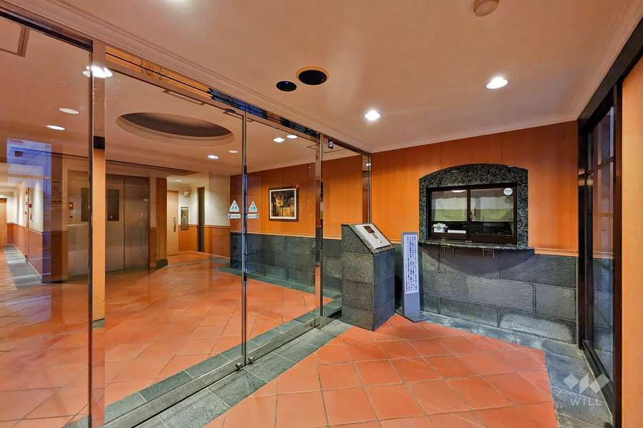 エントランスはオートロック付きです。