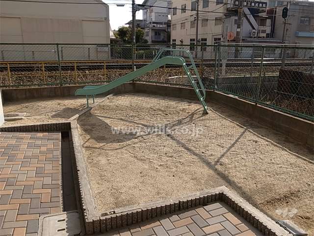 敷地内にある小さな公園