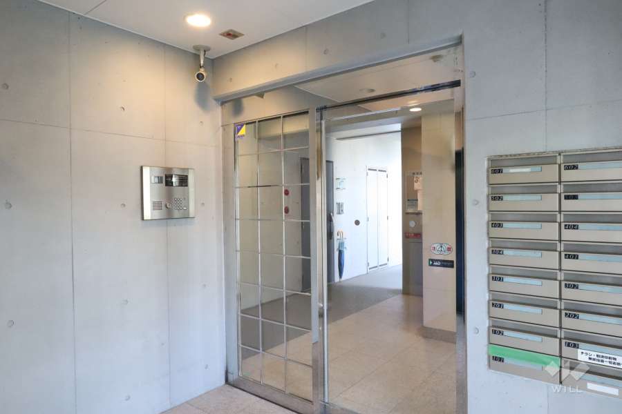 エントランスはオートロック付きです。