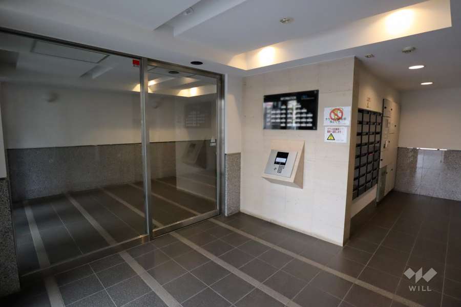 エントランスはオートロック付きです。