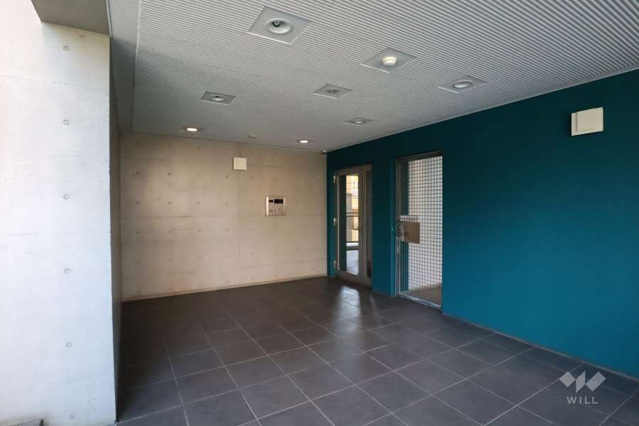 エントランスはオートロック付きです。