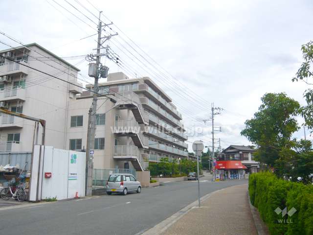 周辺の街並み（マンションも多く立ち並んでいます）