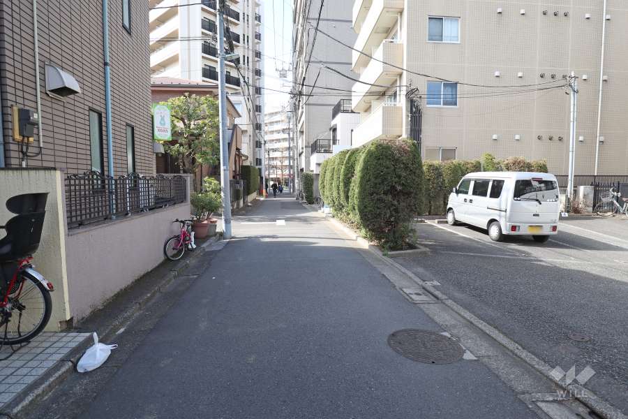 敷地南側の前面道路