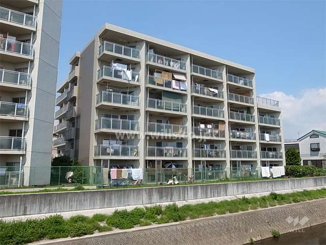 エーベル伊丹壱番館の外観（南東側から）