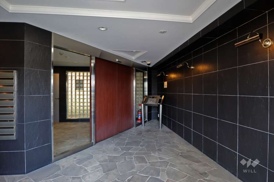 エントランスはオートロック付きです。