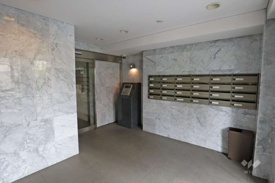 エントランスはオートロック付きです。