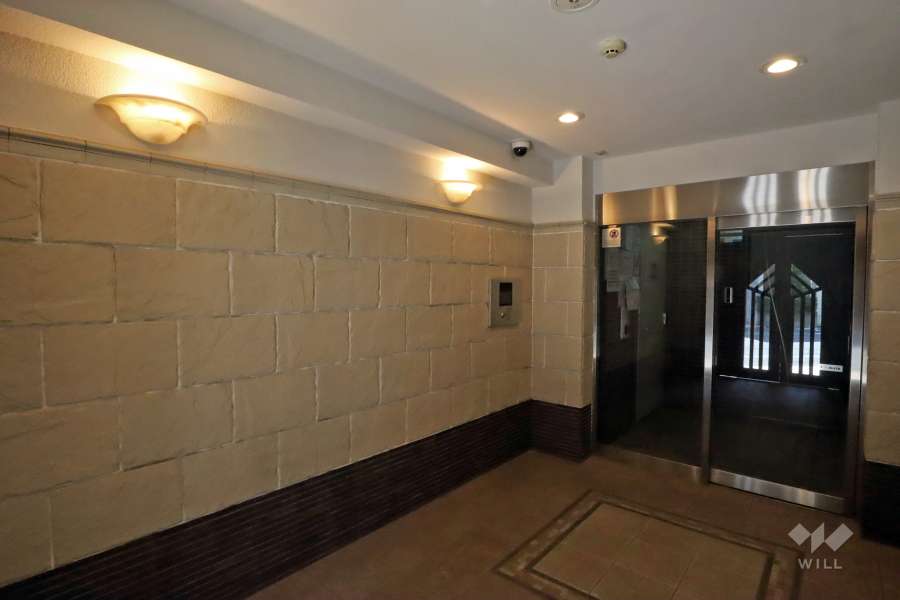 エントランスはオートロック付きです。