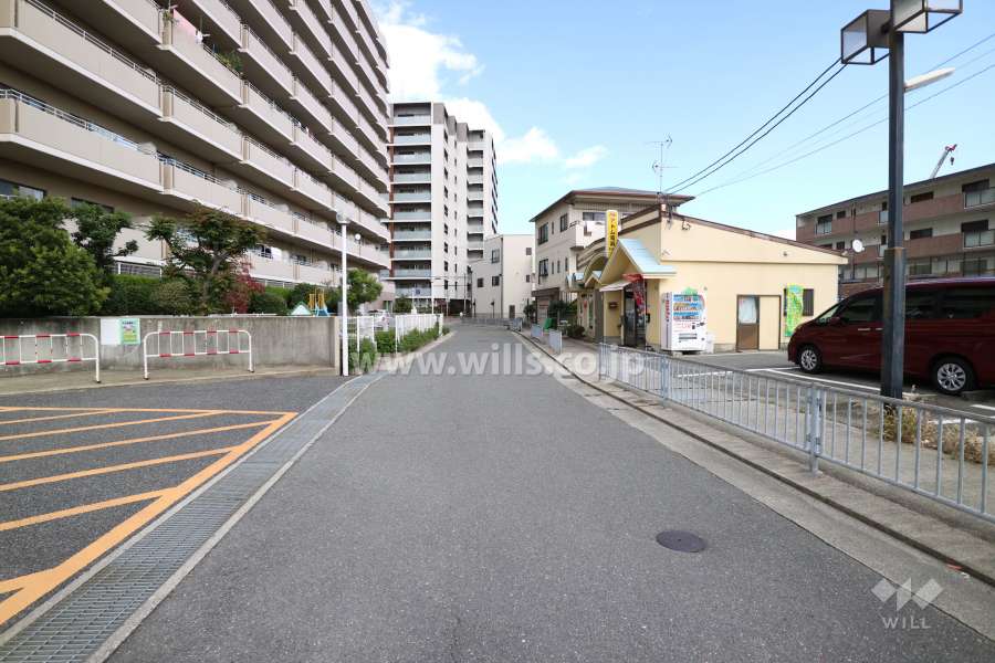 敷地南側の前面道路