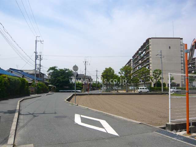 敷地西側の景色。田畑が残りのどかな雰囲気です。