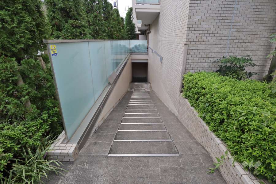 駐輪場へのアプローチ