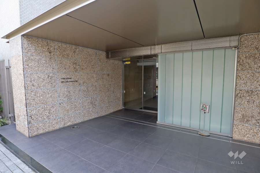 大理石を使用したエントランス