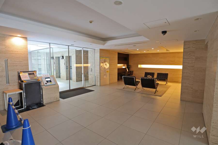 エントランスはオートロック付きです。