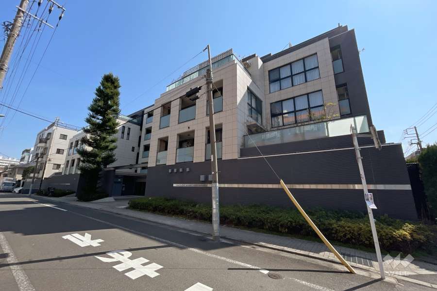 パークハウス目黒学芸大学の外観（北西側から）