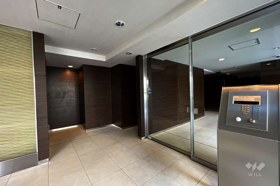 エントランスはオートロック付きです。